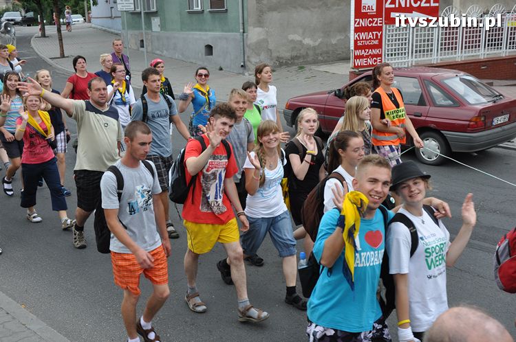 Pielgrzymi z Kościerzyny idący na Jasną Górę nocowali w Szubinie