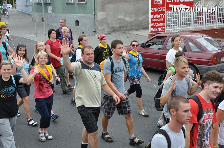 Pielgrzymi z Kościerzyny idący na Jasną Górę nocowali w Szubinie