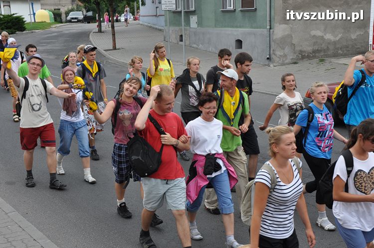 Pielgrzymi z Kościerzyny idący na Jasną Górę nocowali w Szubinie