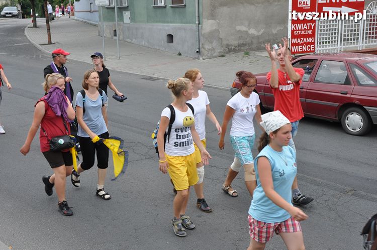 Pielgrzymi z Kościerzyny idący na Jasną Górę nocowali w Szubinie