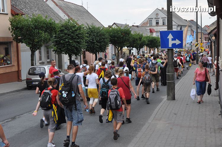 Pielgrzymi z Kościerzyny idący na Jasną Górę nocowali w Szubinie