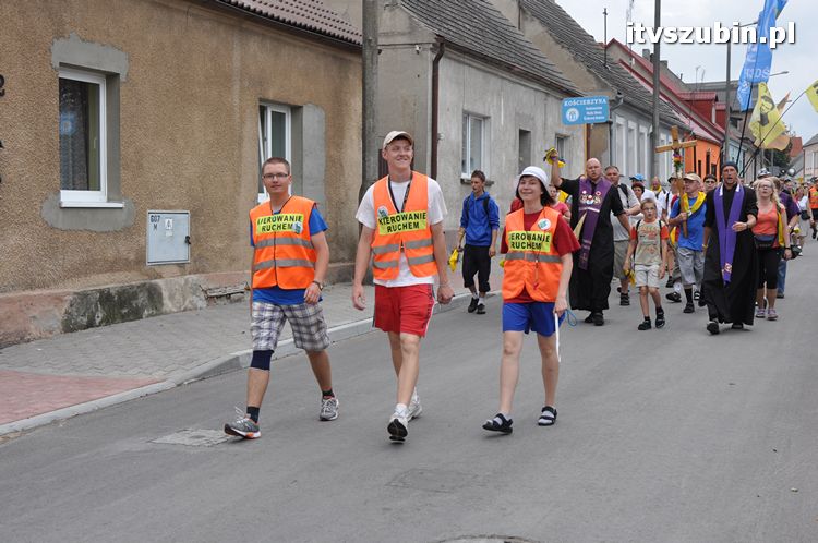 Pielgrzymi z Kościerzyny idący na Jasną Górę nocowali w Szubinie