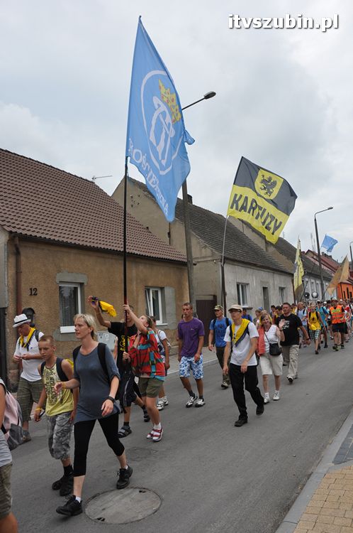 Pielgrzymi z Kościerzyny idący na Jasną Górę nocowali w Szubinie