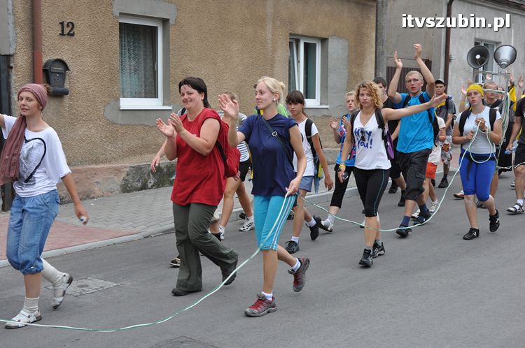 Pielgrzymi z Kościerzyny idący na Jasną Górę nocowali w Szubinie
