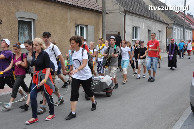 Pielgrzymi z Kościerzyny idący na Jasną Górę nocowali w Szubinie