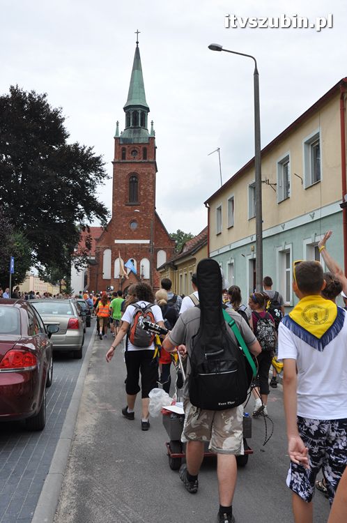 Pielgrzymi z Kościerzyny idący na Jasną Górę nocowali w Szubinie