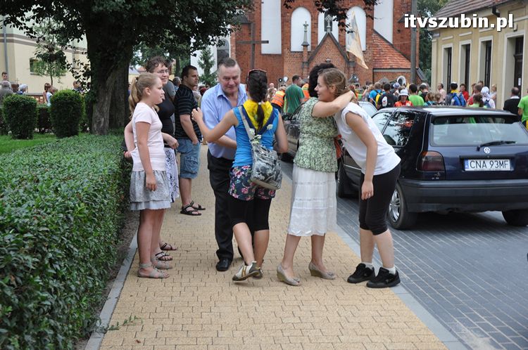 Pielgrzymi z Kościerzyny idący na Jasną Górę nocowali w Szubinie