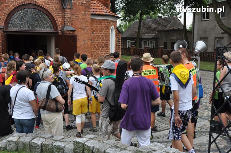 Pielgrzymi z Kościerzyny idący na Jasną Górę nocowali w Szubinie