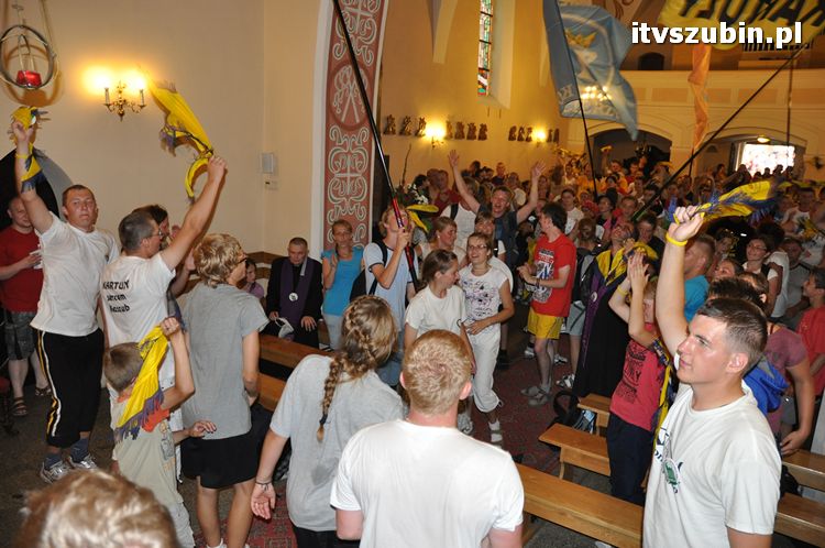 Pielgrzymi z Kościerzyny idący na Jasną Górę nocowali w Szubinie