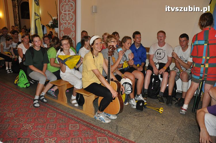 Pielgrzymi z Kościerzyny idący na Jasną Górę nocowali w Szubinie