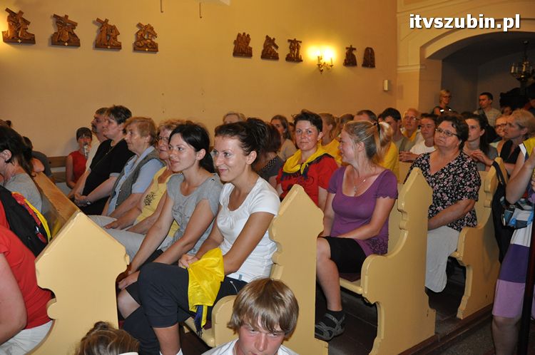 Pielgrzymi z Kościerzyny idący na Jasną Górę nocowali w Szubinie