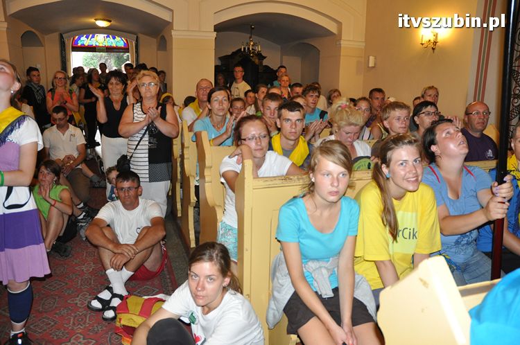 Pielgrzymi z Kościerzyny idący na Jasną Górę nocowali w Szubinie