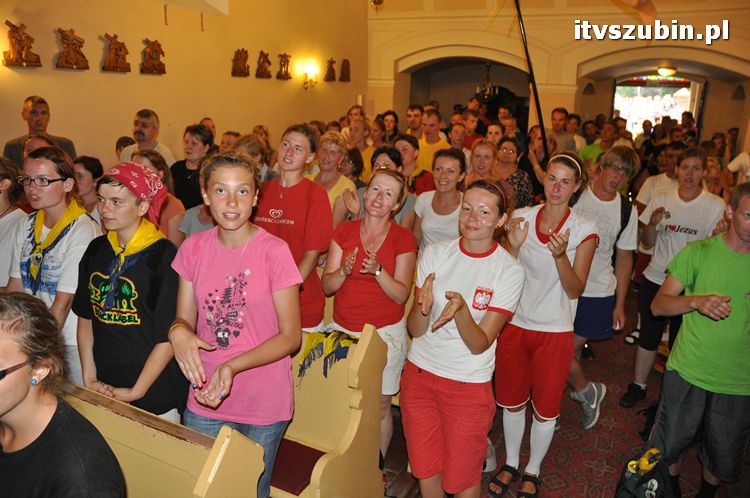 Pielgrzymi z Kościerzyny idący na Jasną Górę nocowali w Szubinie