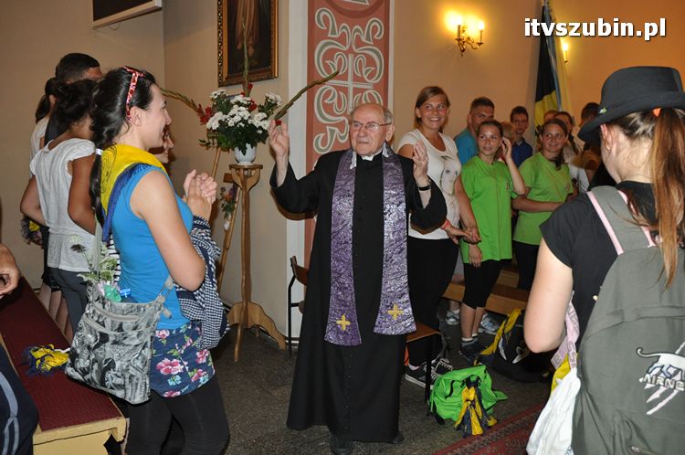Pielgrzymi z Kościerzyny idący na Jasną Górę nocowali w Szubinie