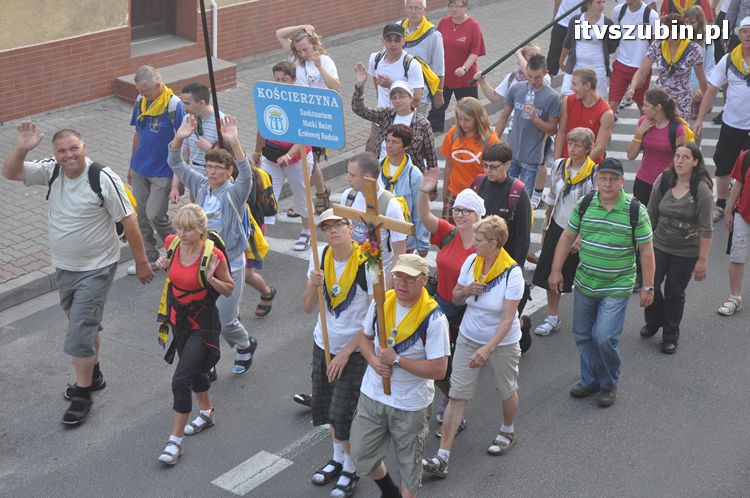 Pielgrzymi z Kościerzyny idący na Jasną Górę nocowali w Szubinie