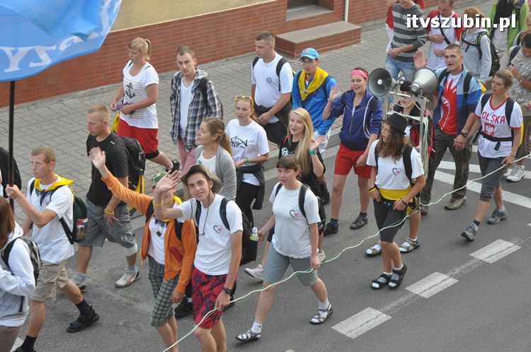 Pielgrzymi z Kościerzyny idący na Jasną Górę nocowali w Szubinie