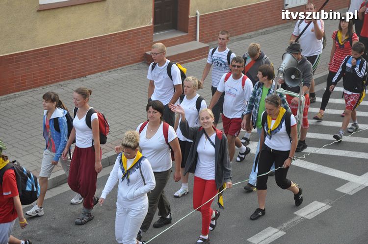 Pielgrzymi z Kościerzyny idący na Jasną Górę nocowali w Szubinie
