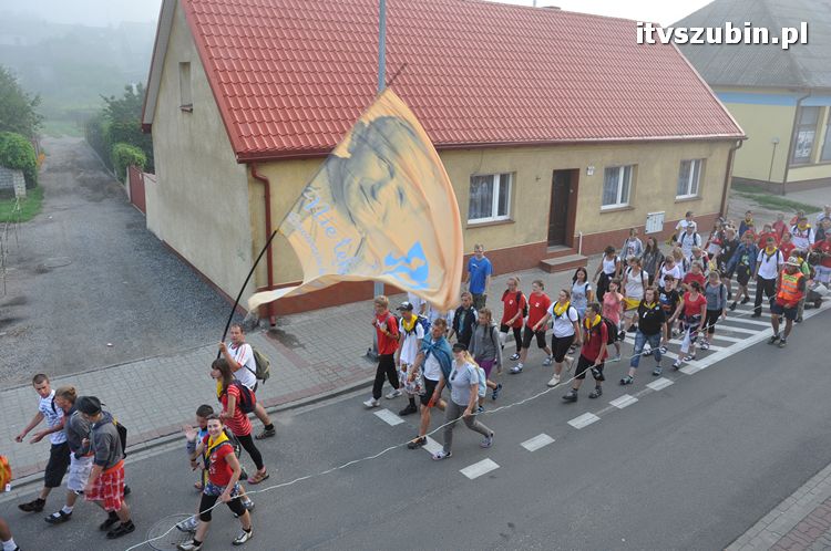 Pielgrzymi z Kościerzyny idący na Jasną Górę nocowali w Szubinie