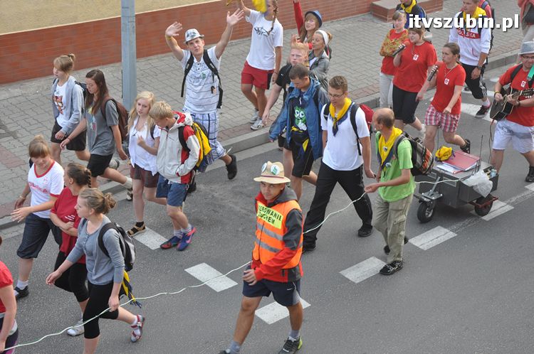Pielgrzymi z Kościerzyny idący na Jasną Górę nocowali w Szubinie