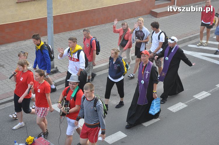 Pielgrzymi z Kościerzyny idący na Jasną Górę nocowali w Szubinie