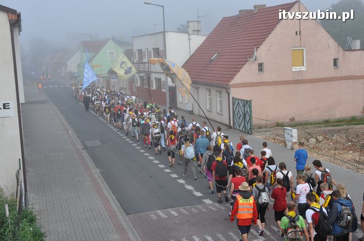 Pielgrzymi z Kościerzyny idący na Jasną Górę nocowali w Szubinie