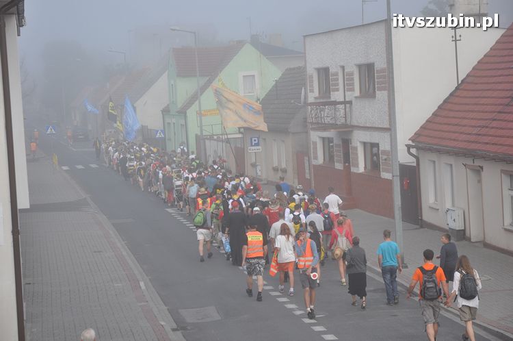 Pielgrzymi z Kościerzyny idący na Jasną Górę nocowali w Szubinie