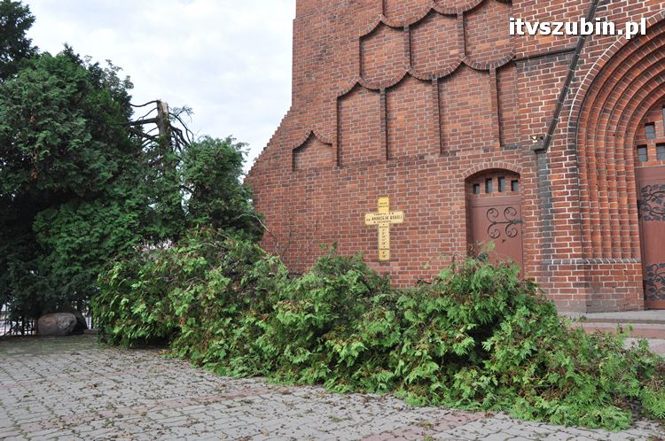 Pięć minut nawałnicy, usuwanie zniszczeń trwało do późnych godzin nocnych