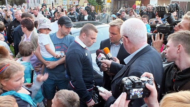 Adrian i Tomasz Zielińscy są już w Mroczy. Owacyjne powitanie