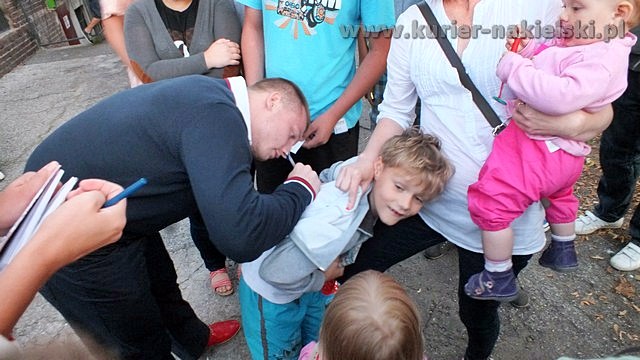 Adrian i Tomasz Zielińscy są już w Mroczy. Owacyjne powitanie
