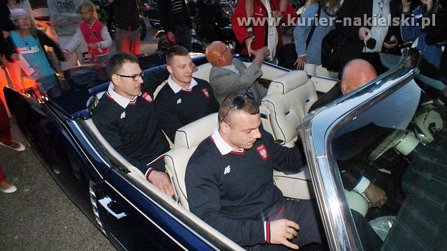 Adrian i Tomasz Zielińscy są już w Mroczy. Owacyjne powitanie