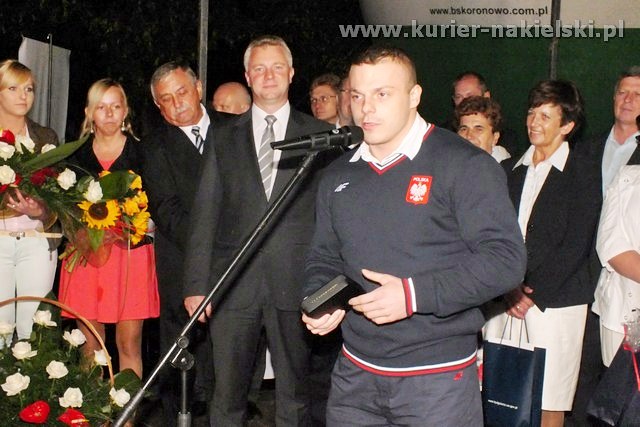 Adrian i Tomasz Zielińscy są już w Mroczy. Owacyjne powitanie