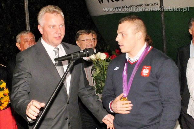 Adrian i Tomasz Zielińscy są już w Mroczy. Owacyjne powitanie