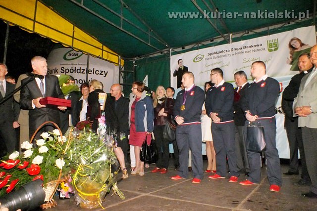 Adrian i Tomasz Zielińscy są już w Mroczy. Owacyjne powitanie