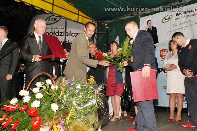 Adrian i Tomasz Zielińscy są już w Mroczy. Owacyjne powitanie
