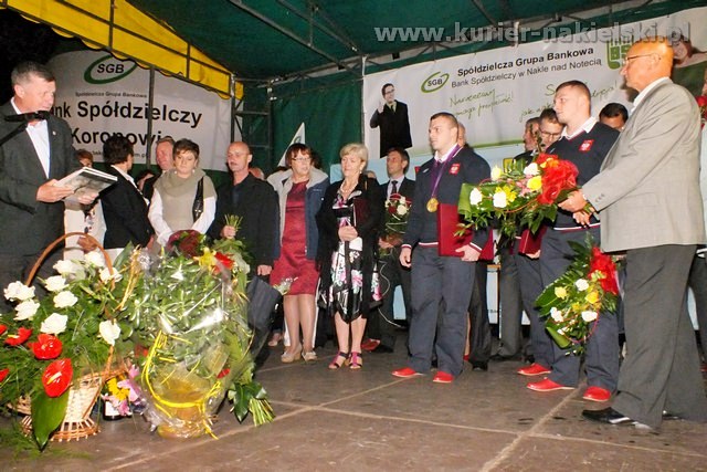 Adrian i Tomasz Zielińscy są już w Mroczy. Owacyjne powitanie