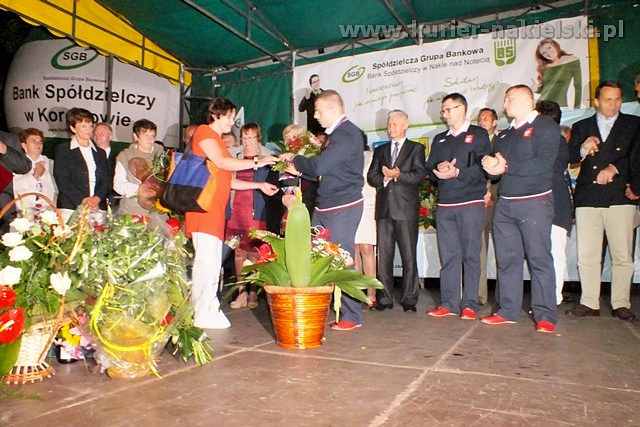 Adrian i Tomasz Zielińscy są już w Mroczy. Owacyjne powitanie