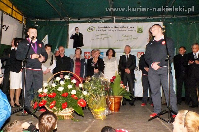Adrian i Tomasz Zielińscy są już w Mroczy. Owacyjne powitanie