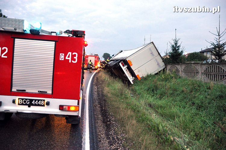 Zdarzenie drogowe z udziałem Tira w Kowalewie
