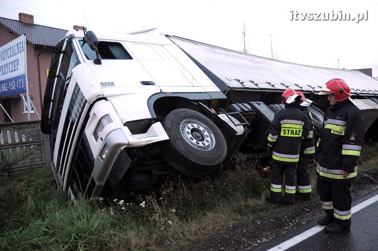 Zdarzenie drogowe z udziałem Tira w Kowalewie