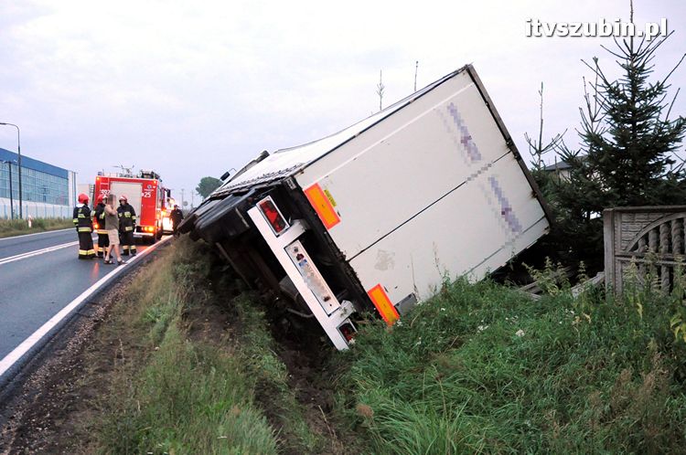 Zdarzenie drogowe z udziałem Tira w Kowalewie