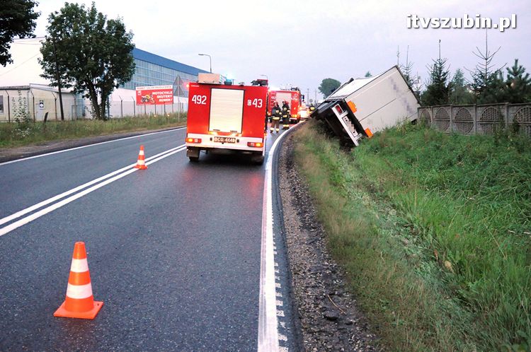 Zdarzenie drogowe z udziałem Tira w Kowalewie