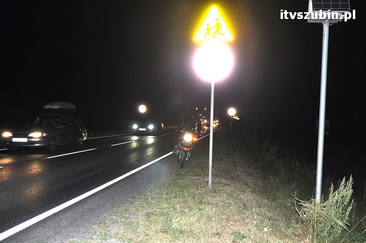 Niegroźne zdarzenie drogowe z udziałem motocyklisty