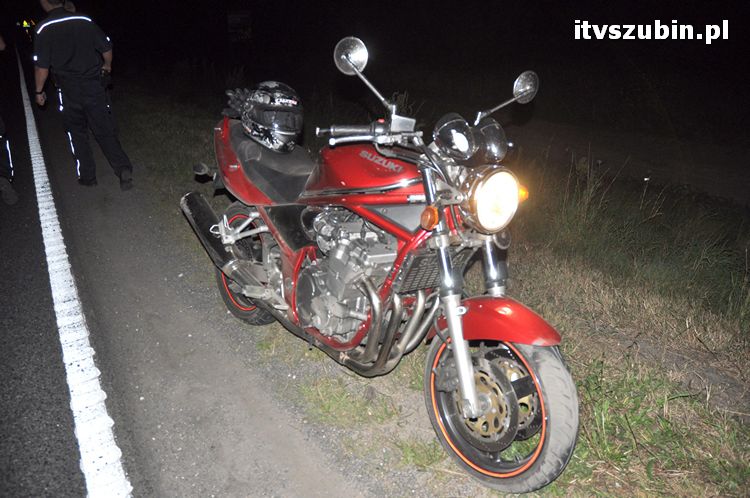 Niegroźne zdarzenie drogowe z udziałem motocyklisty