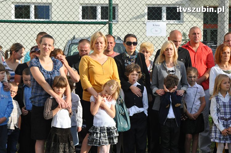Uczniowie i nauczyciele na start