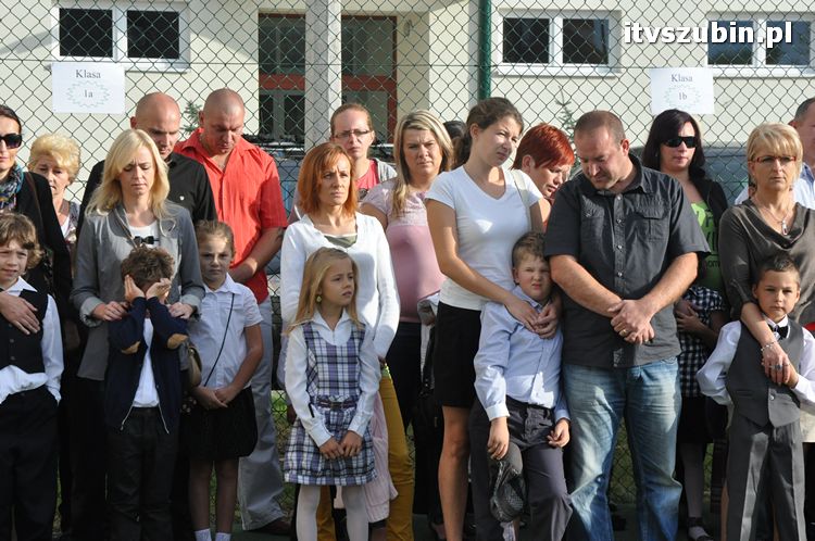 Uczniowie i nauczyciele na start