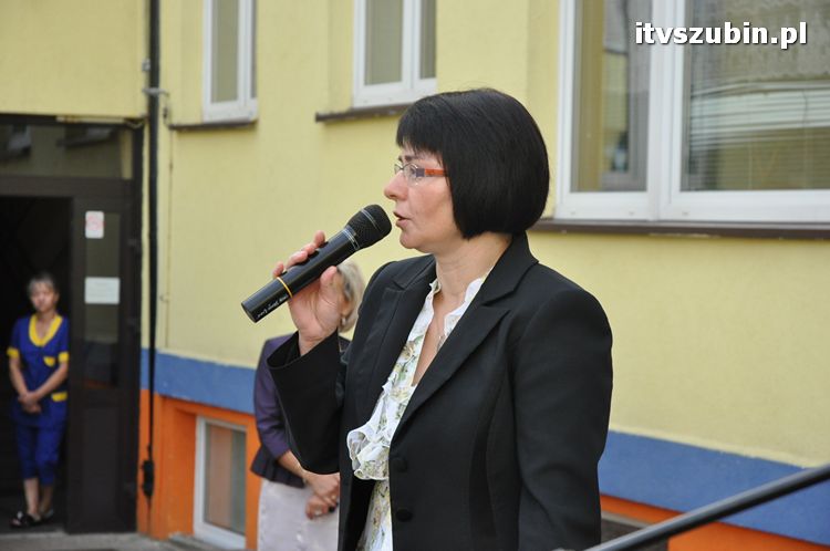 Uczniowie i nauczyciele na start