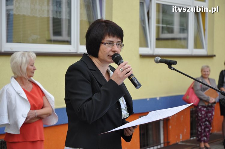Uczniowie i nauczyciele na start