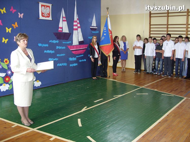 Uczniowie i nauczyciele na start