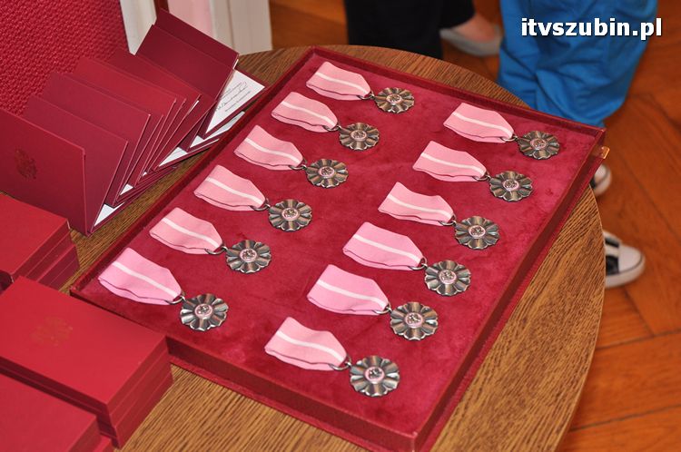 Sześć par za długoletnie pożycie małżeńskie otrzymało medal nadany przez Prezydenta RP