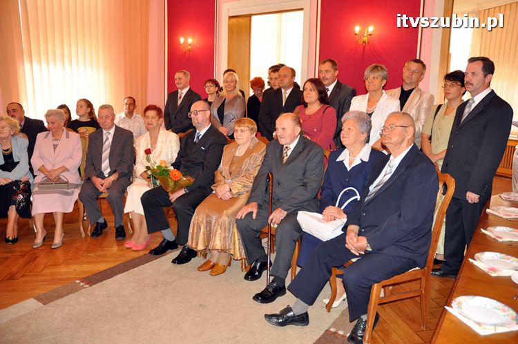 Sześć par za długoletnie pożycie małżeńskie otrzymało medal nadany przez Prezydenta RP